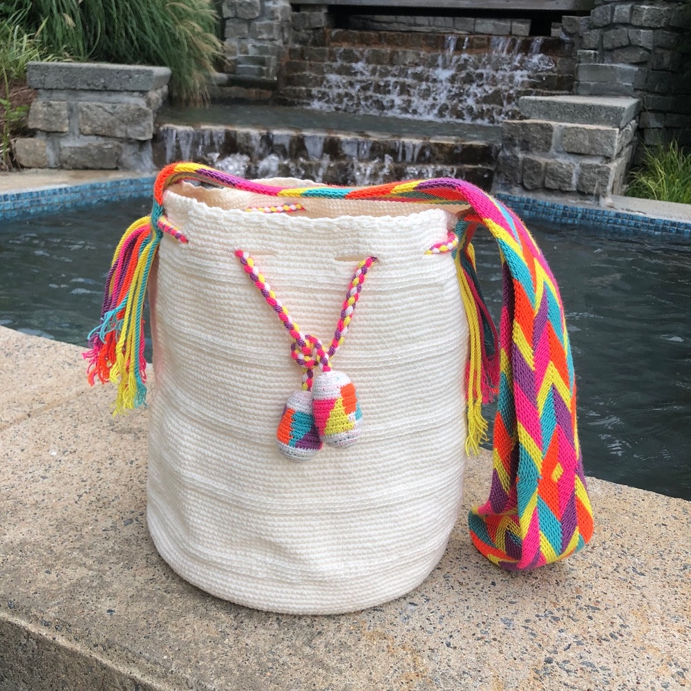 Authentic Wayuu bag/ Mochila Wayuu/ cream color/ neon strap/ Size M - Picture 6 of 9